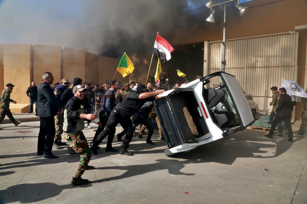 DRAMATIČNO U BAGDADU: Demonstranti UPALI u zgradu parlamenta, po drugi put ove NEDELJE!