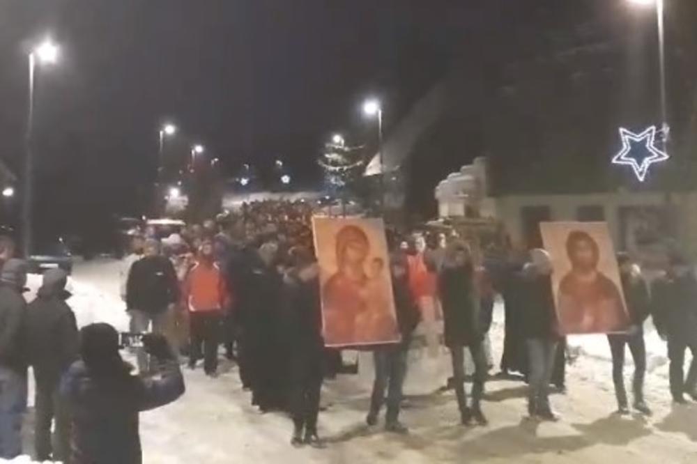 GRMI CRNA GORA GORI! Narod i večeras na nogama: Hram u Podgorici mali da primi sve vernike!