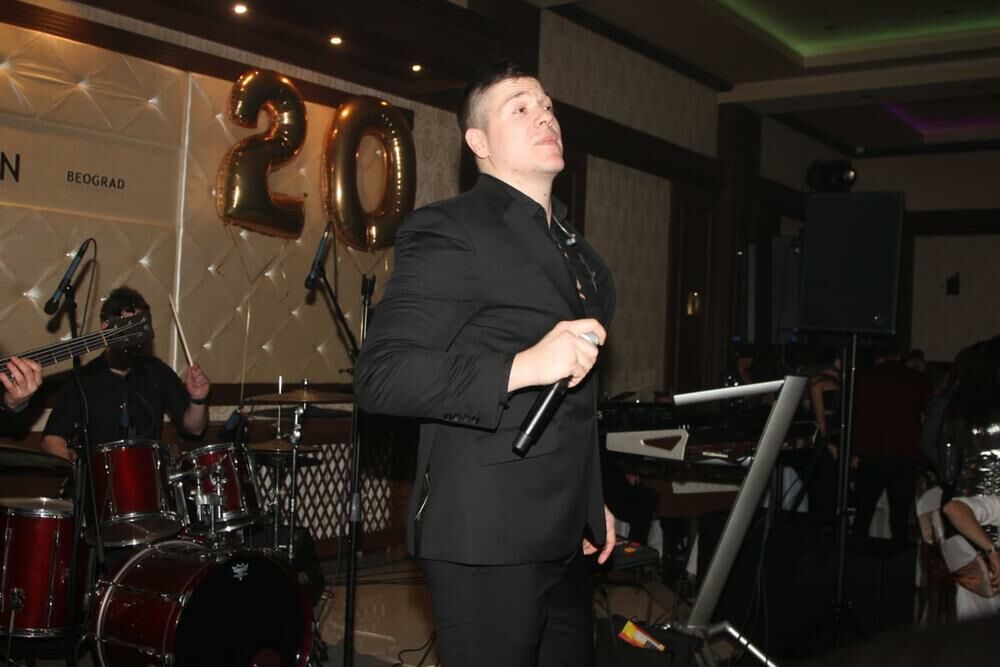 Slobu očigledno nije sramota što se bavio običnim poslovima, čak se time i ponosi