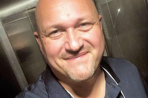 IZ CRNAČKOG GETA DO ZVEZDA: Imigrant Aleksandar odrastao među makroima i dilerima, sad je veliki baja u Americi