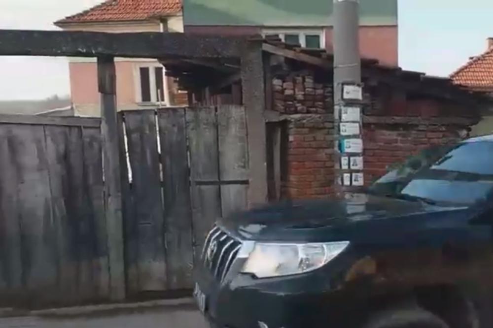 OVO JE RODNA KUĆA MALČANSKOG BERBERINA! Ispred kapije čitulje, ceo kraj pod opsadom! (FOTO)