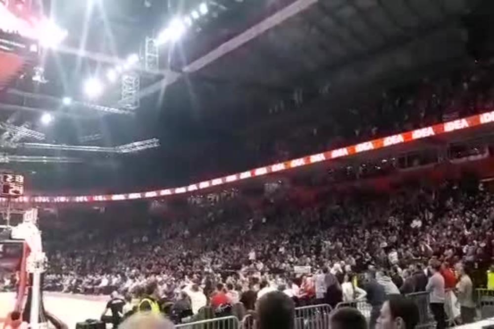 DELIJE SIPALE SO NA RANE BAVARACA: Igrači su ih razneli, a navijači ponizili na kraju!