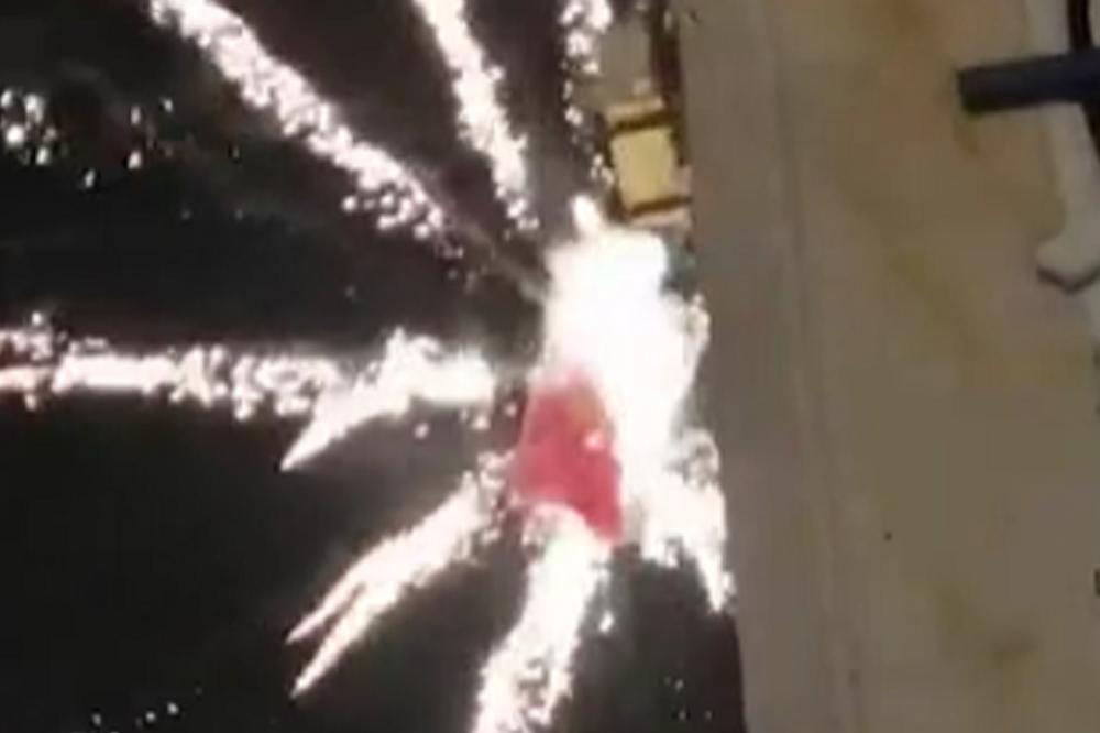 GORI CRNOGORSKA ZASTAVA NA AMBASADI! Delije vatrometom spalile simbol komšija!