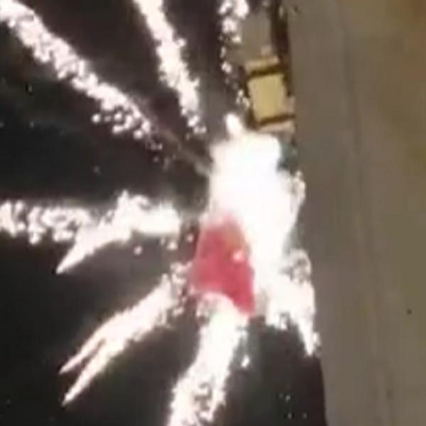 GORI CRNOGORSKA ZASTAVA NA AMBASADI! Delije vatrometom spalile simbol komšija!