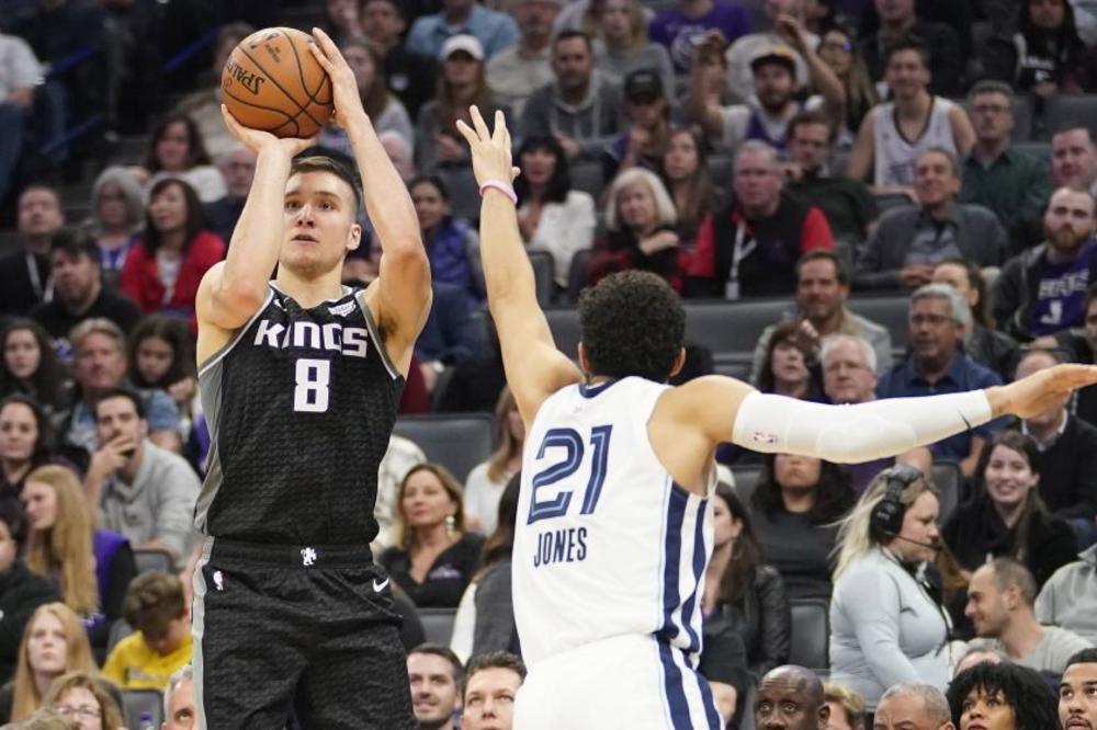 STREPNJA U SRCIMA NAVIJAČA KINGSA: Bogdanović odšepao sa terena dok se lomilo, Sakramento konačno prekinuo crni niz