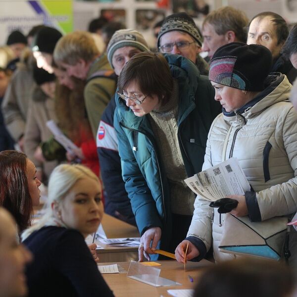 DRŽAVA REŠILA DA SUBVENCIONIŠE PLATE U PRIVATNOM SEKTORU: Poslodavci ne smeju da otpuštaju