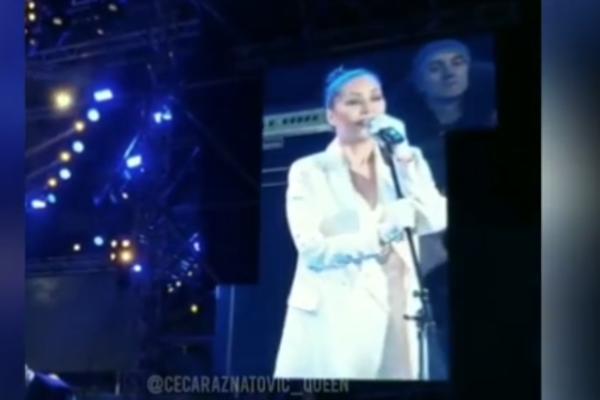 CRNA GORA I SRBIJA TO JE JEDNA FAMILIJA: Ceca usred Budve izgovorila reči od kojih su se SVI NAJEŽILI! (VIDEO)