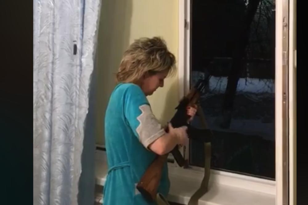 KAKO RUSKINJA ČESTITA NOVU GODINU? Jadne njene komšije (VIDEO)