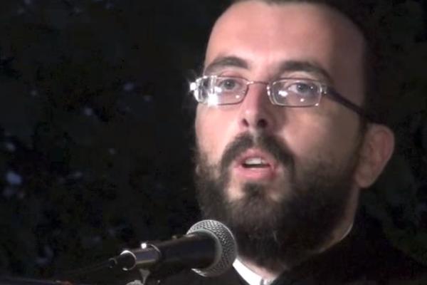 TUKAO I VREĐAO SVEŠTENIKA, PA POBEGAO! U Nikšiću uhapšen napadač na Mirka Vukotića