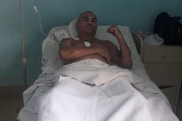 BIVŠI ŠAMPION IZBODEN NA DOČEKU NOVE GODINE: Zagrlio ga je, izgovorio strašnu rečenicu, pa izvadio mesarski nož!