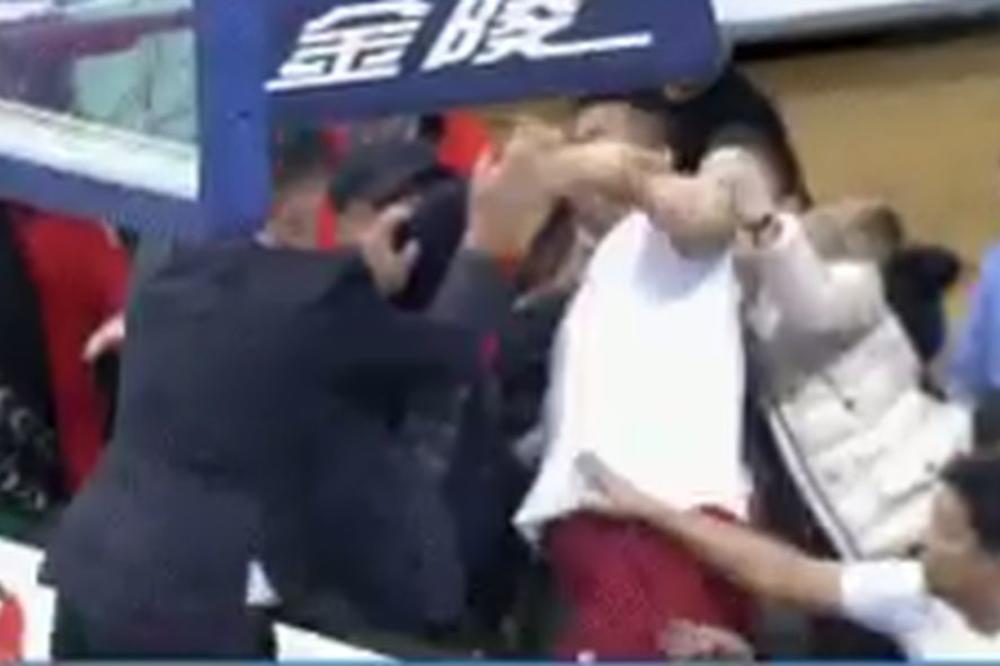 NASRNUO MU NA ŽENU: Trener Miroslava Raduljice davio navijača nasred utakmice!