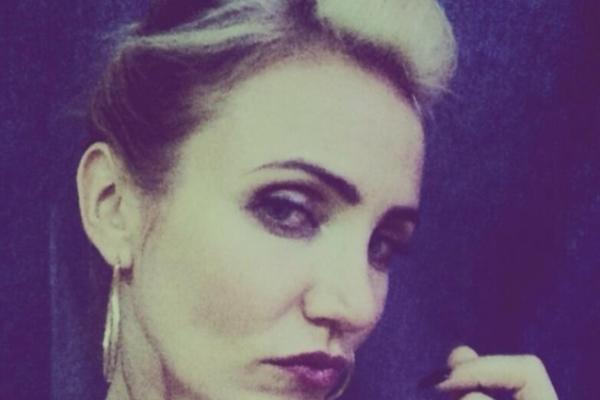 PORODILA SE POZNATA GLUMICA I NA SVET DONELA ĆERKICU: Niko ne zna da je otac devojčice PROSLAVLJENI ROKER!