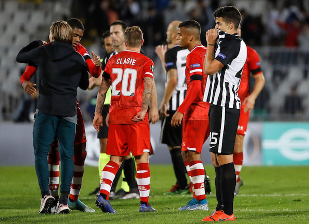 Petar Gigić (desno) posle utakmice Partizana i AZ Alkmara