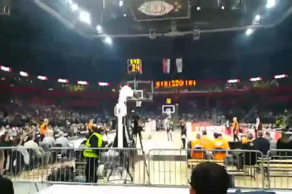 GROBARI NAPALI MILKA BJELICU: Na utakmici Partizana i Mornara, bivši igrač Zvezde je bio u centru pažnje!