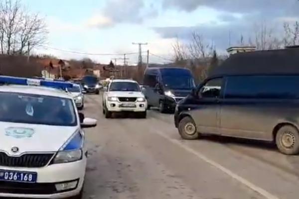 POGLEDAJTE KAKO POLICIJA ODVOZI MALČANSKOG BERBERINA: Konačno ide tamo GDE MU JE I MESTO! (VIDEO)