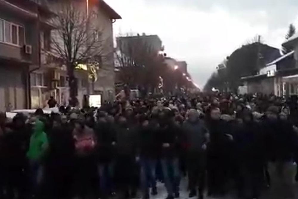 CRNA GORA NE DAJU SVETINJE: Hiljade građana Berana i Bijelog Polja NA NOGAMA, među njima i MUSLIMANI