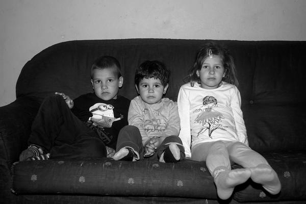 NJIHOV DEDA JE UMRO KAO HEROJ, VOZEĆI AUTOBUS: Porodica jedva sastavlja kraj sa krajem u kući koja se URUŠAVA