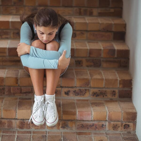 Majka brutalno pretukla trudnu ćerku (14)! Devojčica doživela pobačaj, pa u policiju odnela fetus u kesi