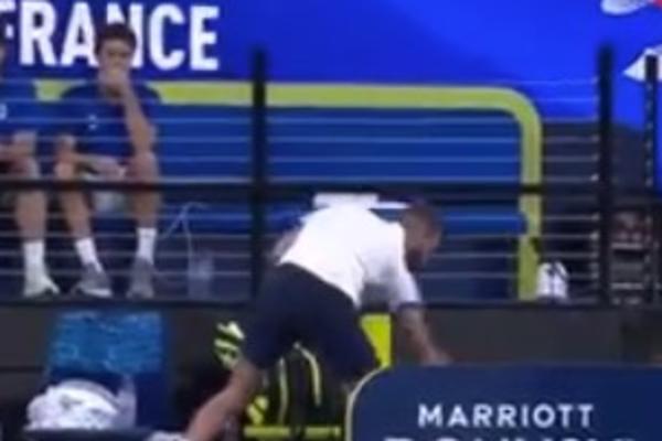 SKANDAL NA MEČU SRBIJA - FRANCUSKA: Lajović izbacio Pera iz takta! Palo pljuvanje i lomljava po terenu!