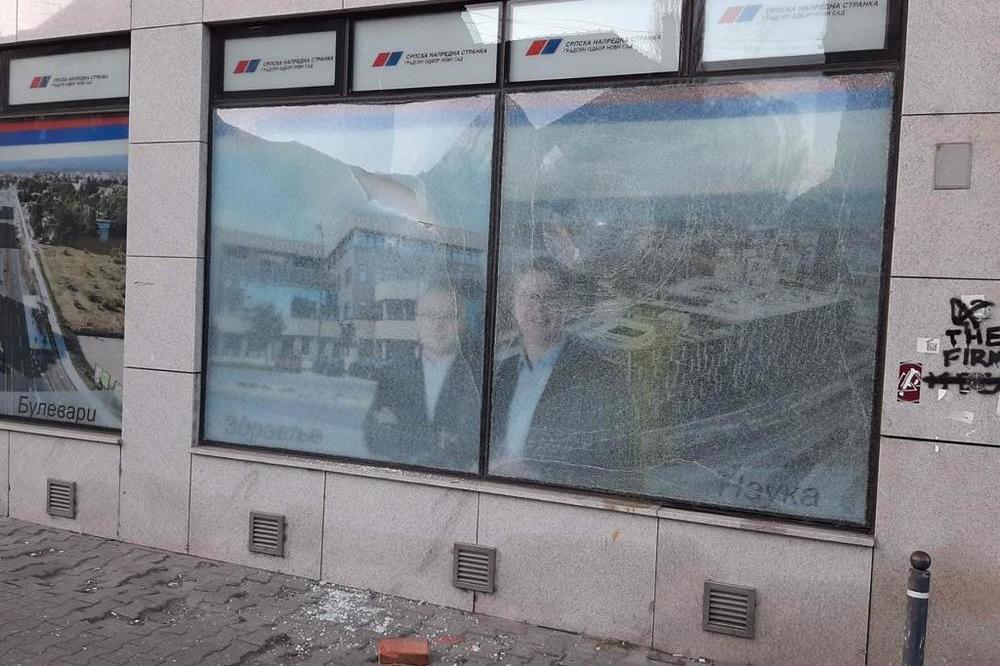 SNS: Razbijena stakla na stranačkim prostorijama u Zemunu