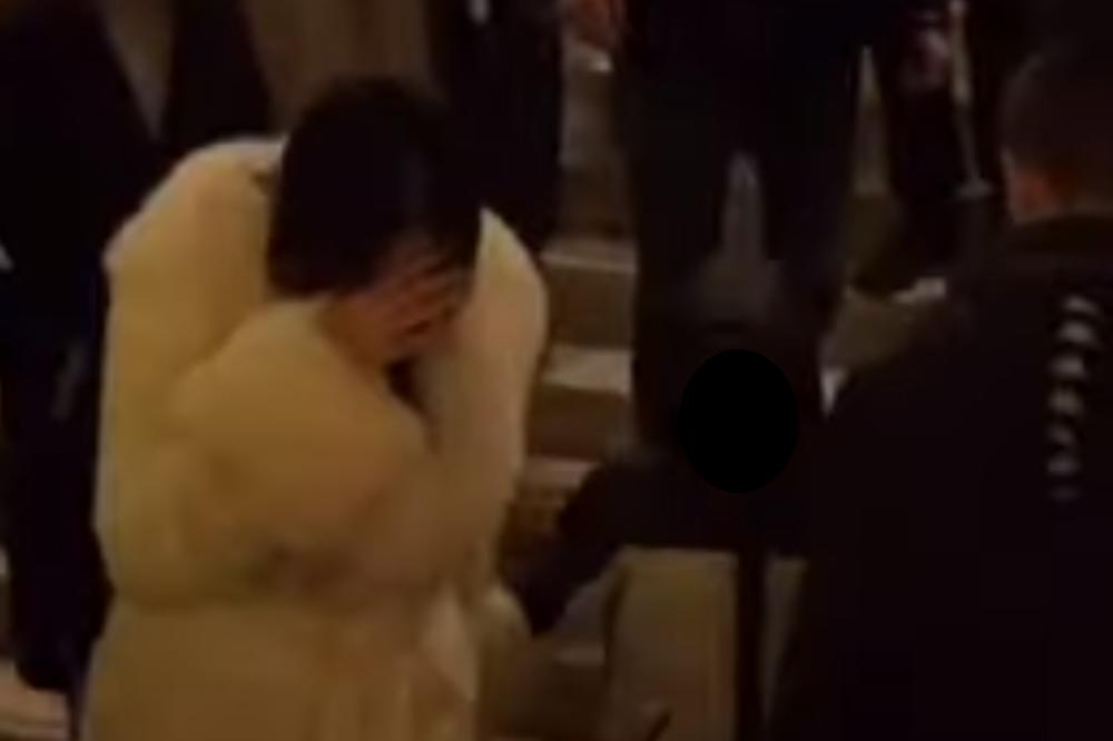 CECA RAŽNATOVIĆ SA SESTROM NA BOŽIĆNOJ LITURGIJI! Krila se od novinara u HRAMU SVETOG SAVE