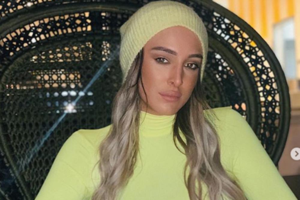 LUNA DOČEKALA BOŽIĆ SA NAJVOLJENIJIM MUŠKARCEM! Sa njegovom majkom uz rakijicu!