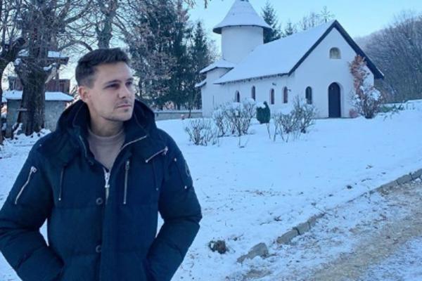 NIKAD NIKO NIJE UPUTIO OVAKVU PORUKU ZA BOŽIĆ: Poslušajte reči MILOŠA BIKOVIĆA i dobro ih ZAPAMTITE