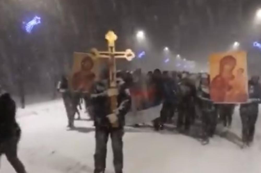 SVI SE PITAJU KO JE HRABRI SRBIN KOJI JE NOSIO KRST PO MEĆAVI: Sad je otkriven njegov identitet! (VIDEO)