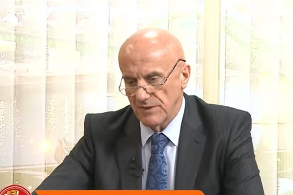 POLICIJSKA TORTURA NAD VERNICIMA SPC SE NASTAVLJA: Daka Davidović praćen od ulaska u CG, maltertiran na granici!