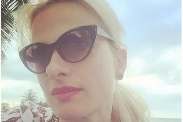 NAŠA POZNATA VODITELJKA U STANU NIJE IMALA TV! PORODILA SE U KADI: Suočila se sa ogromnim problemom, pa se povukla!