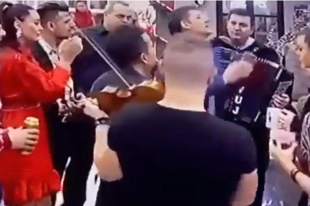 GLEDAOCI ZGROŽENI! Milica Kemez na Božić gleda ko od MUSLIMANA jede prasetinu i ko deli česnicu! (VIDEO)