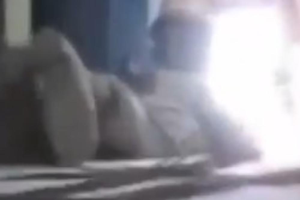 PRVI SNIMAK AMERIČKIH VOJNIKA DOK NA NJIH PADAJU BOMBE U IRAKU! Marinci se KRILI ispod KREVETA i VRIŠTALI! (VIDEO)