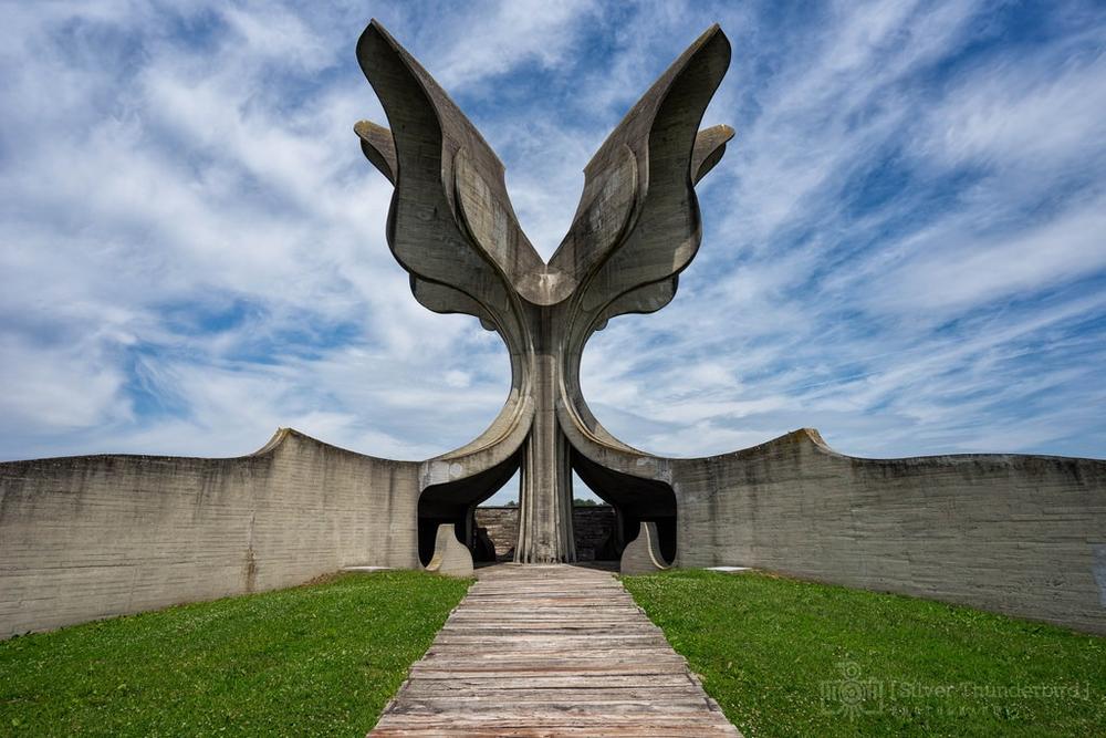 Spomenik u Jasenovcu