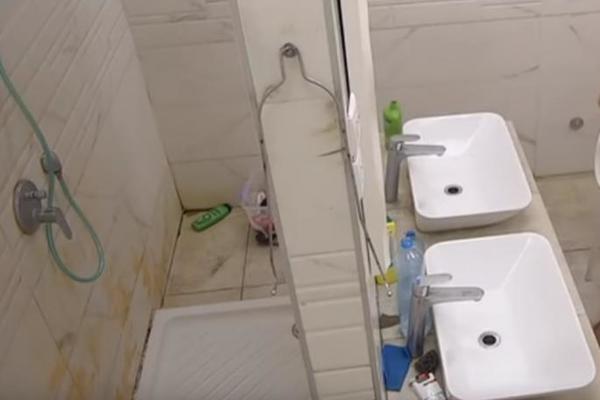 SVE SE SKIDAJU GOLE PRED KAMERAMA OSIM NJE! Ko je JEDINA DEVOJKA u zadruzi koja se kupa u KUPAĆEM KOSTIMU?