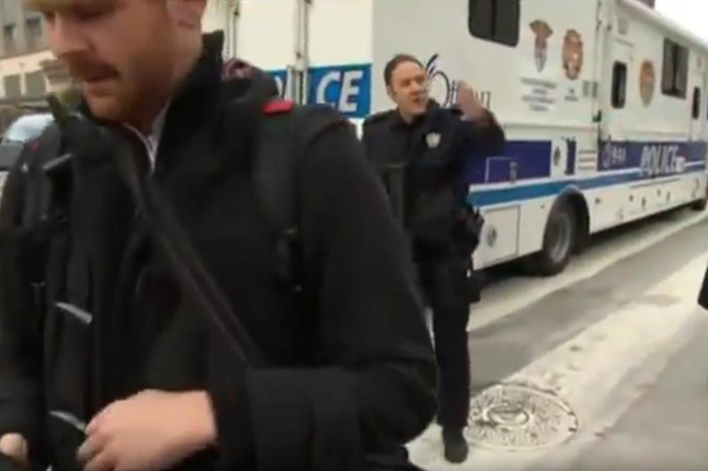 NEVIĐENA PUCNJAVA U CENTRU OTAVE: Policija uzvratila PALJBOM, još uvek ne mogu da PREBROJE RANJENE