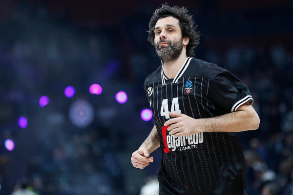 TEODOSIĆ BRUTALNO DOČEKAN U ARENI: Grobari nisu imali milosti prema srpskom reprezentativcu, jer navija za Zvezdu!