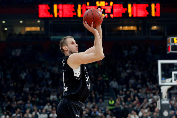 NOVICA VELIČANSTVENI!