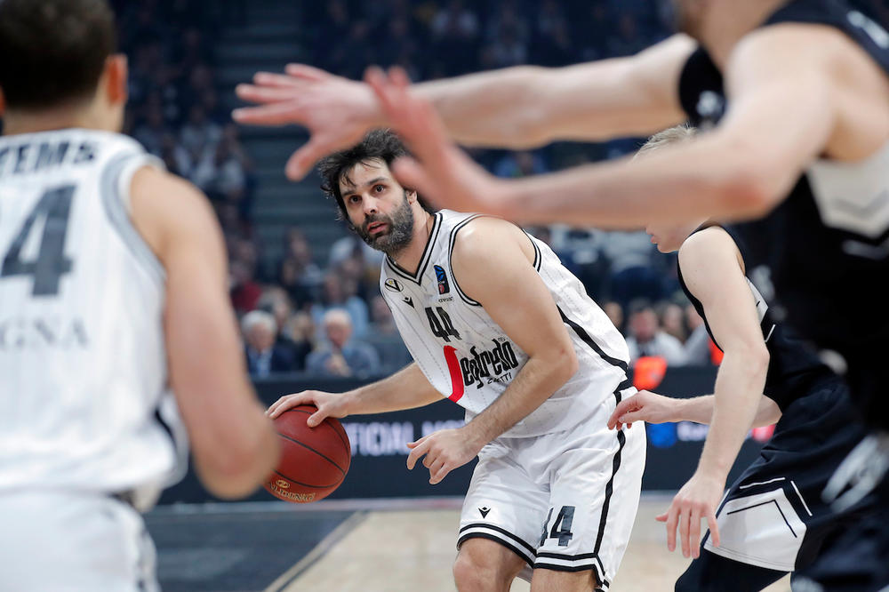 TEODOSIĆ OPET BACAO MAGIJE KAO GOKU: Virtus iskoristio kiks Partizana!