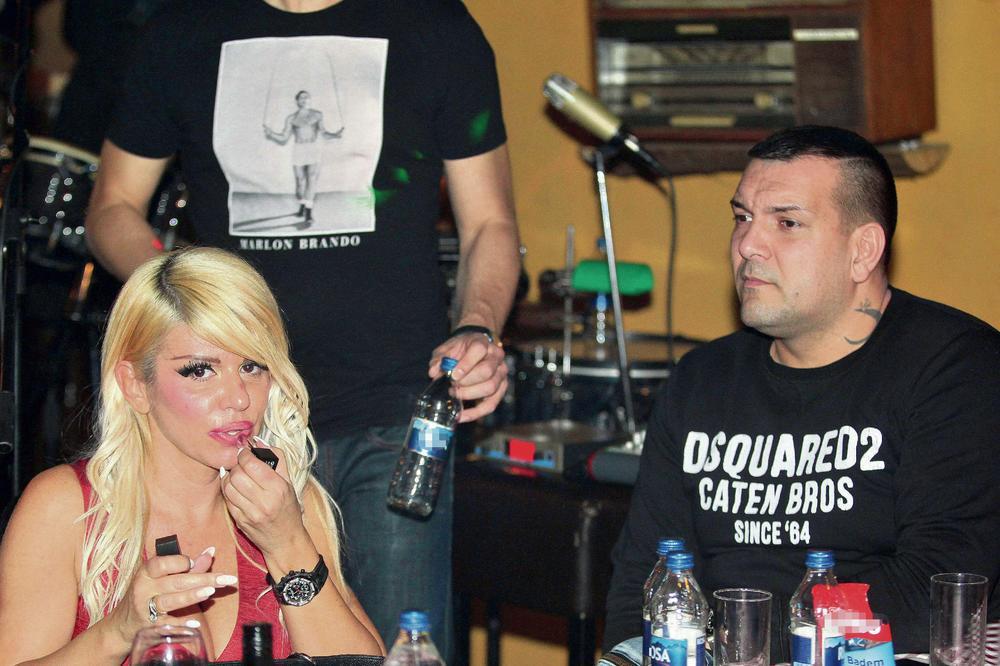 DARA ODGOVORILA KESIĆU NA PROZIVKE: Snimala se U KADI GOLA do kože! Praćnula se Bubamara, baš je briga za MUŽA!