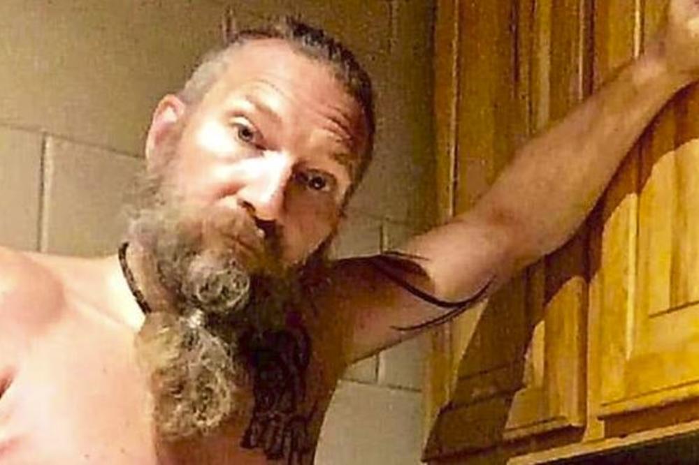 GEJ KANIBAL NAŠAO ŽRTVU PREKO APLIKACIJE ZA DRUŽENJE: ISKASAPIO ga, ostavio da VISI na SPLAVU i pojeo mu TESTISE