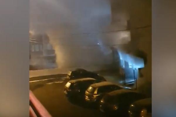 AUTOMOBIL SLAVKA SIMIĆA BUKNUO U EKSPLOZIJI! Snimci sa lica mesta su JEZIVI (VIDEO)