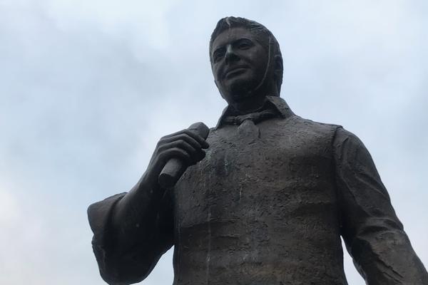 SLIKALI SMO SPOMENIK TOŠETU U SKOPLJU! Primetili smo nešto neobično, da li bi primećujete ISTI DETALJ? (FOTO)