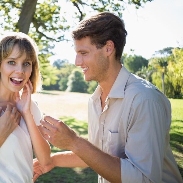 DEČKO POKUŠAO DA JE ZAPROSI, PA ZAVRŠIO U BOLNICI: Skinula se i namestila da uradi OVO, a onda je dobio SVE PO FACI