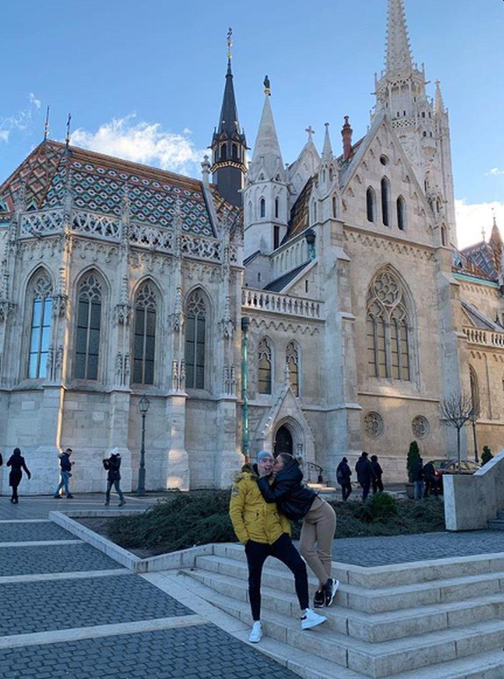 Erik Jirka sa svojom devojkom u Mađarskoj