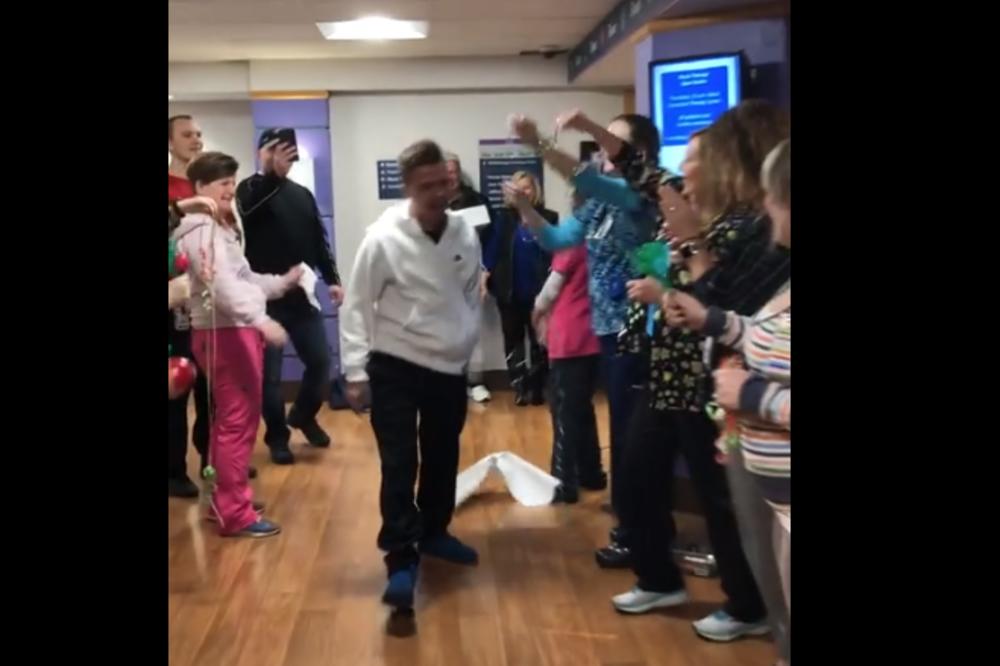 KADA SE OVAJ MLADIĆ POJAVIO U BOLNICI, SVI SU PLAKALI: Razlog zaista tera suze na oči (VIDEO)