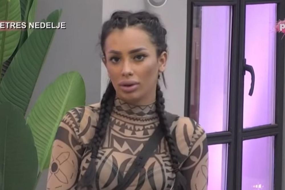 ISPLIVALE EKSPLICITNE FOTKE NATAŠE RADAN! Na krevetu potpuno GOLA, u ustima GRIZE JEDNU STVAR, uvija se i širi!