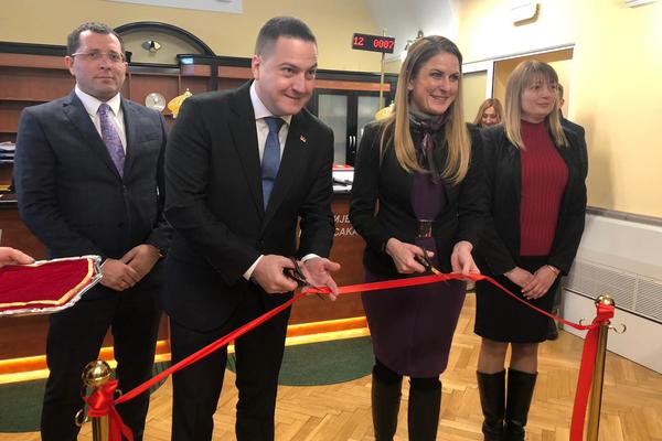 NIKAD NEĆETE POGODITI ŠTA SRPSKI MINISTAR GLEDA SA GRADONAČELNICOM SOMBORA: Ovo je dostupno svim građanima