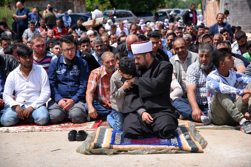 EKSPLOZIJA U DŽAMIJI ODNELA JE 13 ŽIVOTA! 20 ljudi povređeno, horor u Pakistanu!