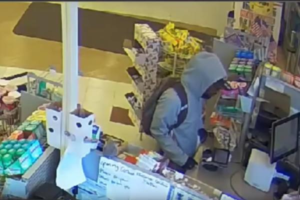 UŠAO JE U APOTEKU DA JE OPLJAČKA: Kada je prodavac pročitao cedulju koju mu je dao, nije hteo da zove policiju!