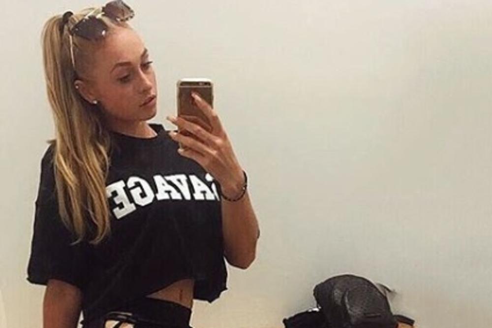 GUZA, GRUDI, SKIDA BRUS NA PLAŽI: Mađarska teniserka pokazala više nego što je smela!